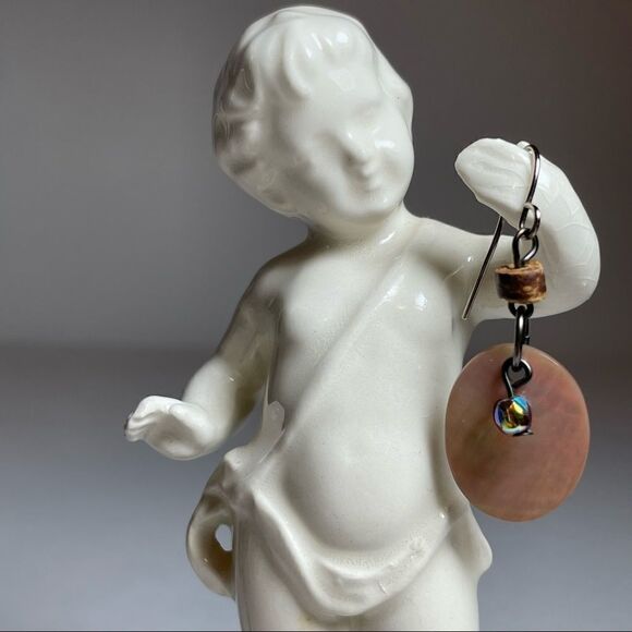 Mother of Pearl Medallion earrings - Picture 3 of 6